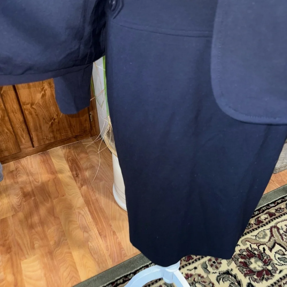 TALBOTS SIZE 8 LIKE NEW BLAZER AND SKIRT SET LOTS OF STRETCH NAVY BLUE